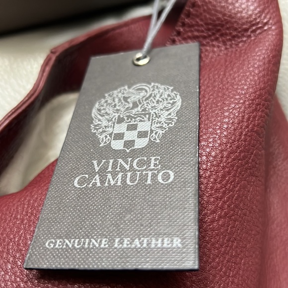 NWT Vince Camuto Lyona Leather Hobo Bag in Cranberry with dust bag - Picture 6 of 12